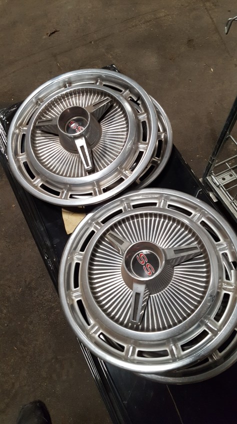 SS Navkapslar med spinners från en Impala 65a, 14 tums bra skick. 1500kr