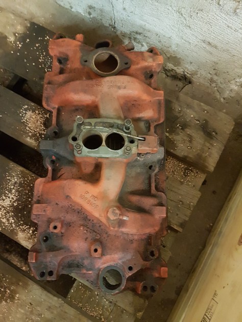 Insug 2ports för SB motorer,283,302,327,350 & 400mfl, gjutnummer 391989 Pris 900kr