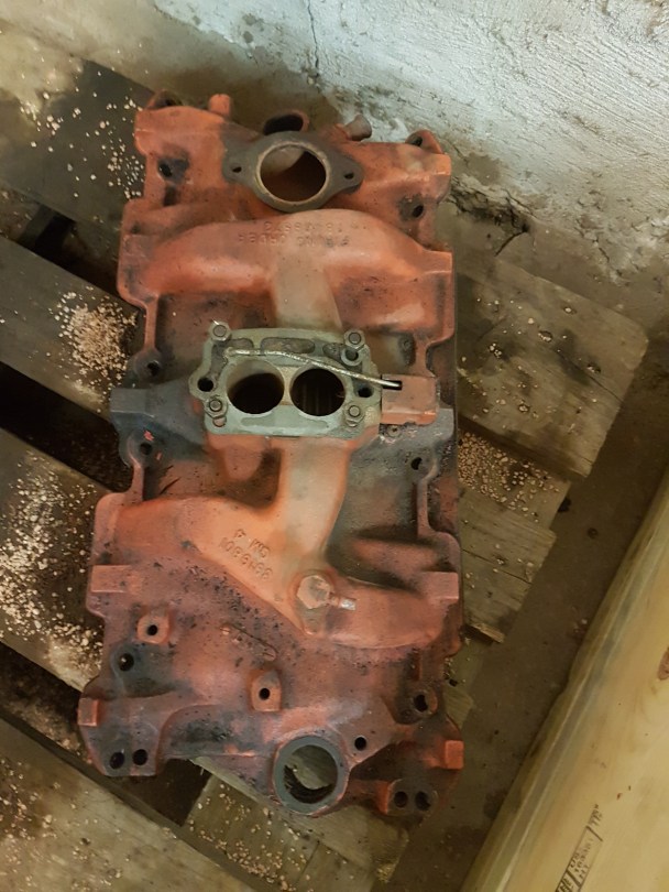 Insug 2ports för SB motorer,283,302,327,350 & 400mfl, gjutnummer 391989 Pris 900kr